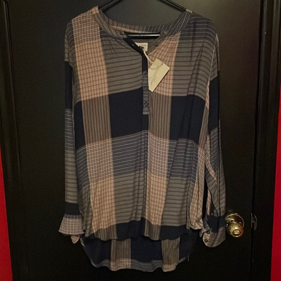 Women’s New w/ Tag Target’s Universal Thread size L long sleeve plaid shirt. - Picture 1 of 2